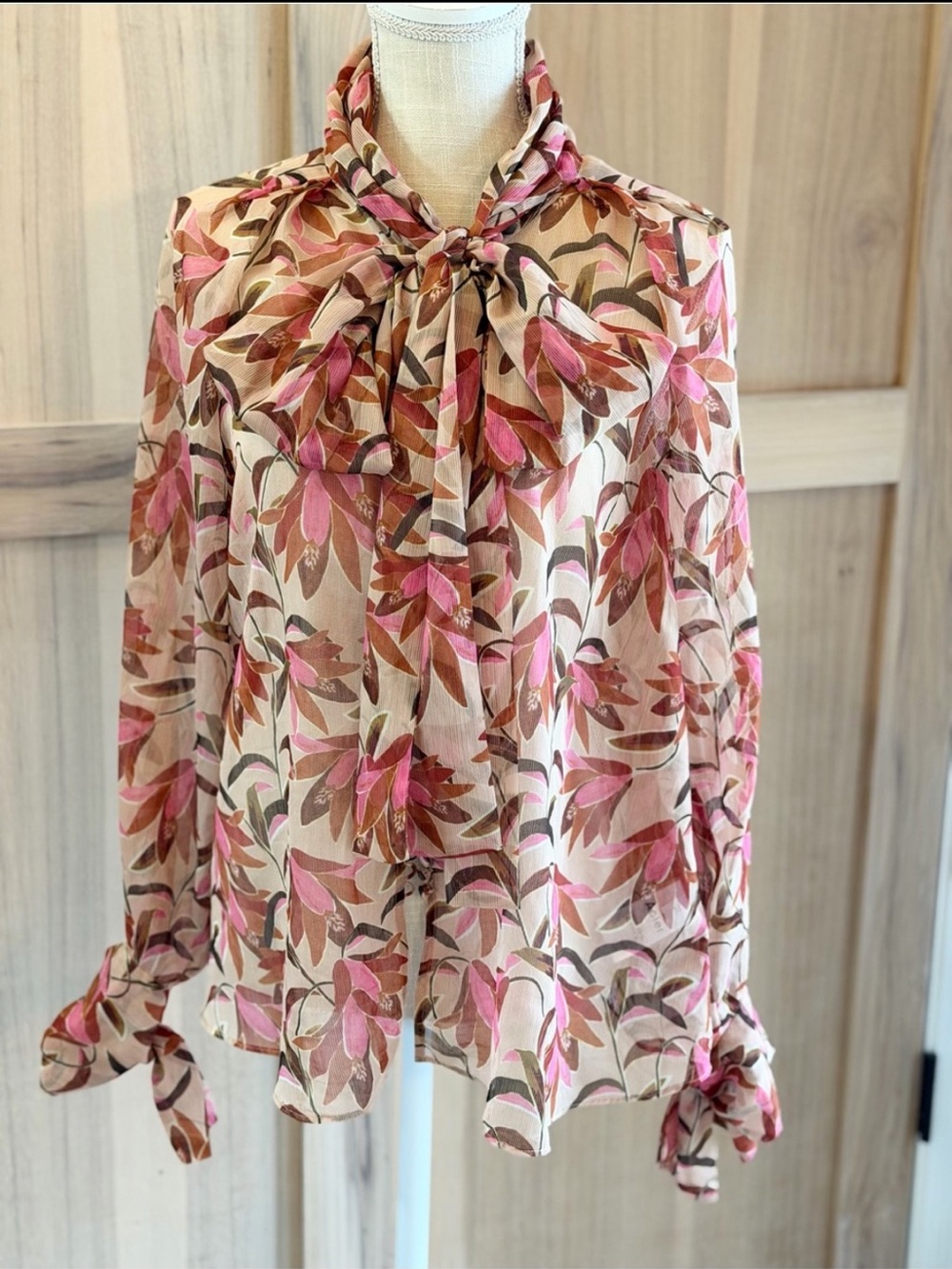 Acler Floral Sheer Blouse. Lightweight |
Bow | Balloon Sleeves. Women's Sz-2